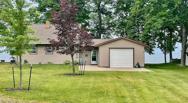 Photo of 573 Arrowhead Beach Rd, Luxemburg, WI 54217