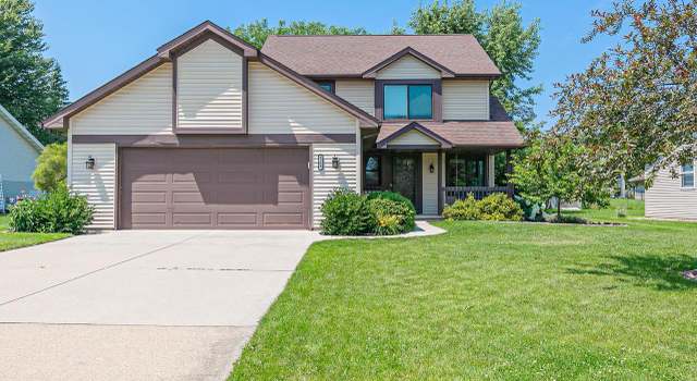 Photo of 2162 Meadow Green Dr, Neenah, WI 54956