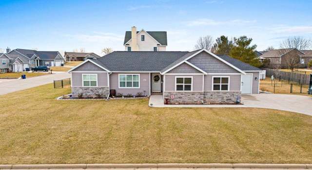 Photo of 825 S Lincoln St, Hortonville, WI 54944