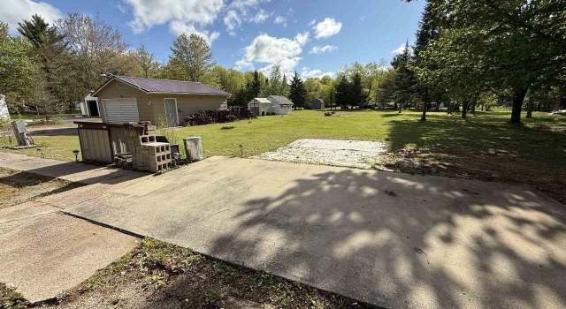 Photo of N6414 Oak Ridge Ct, Shawano, WI 54166