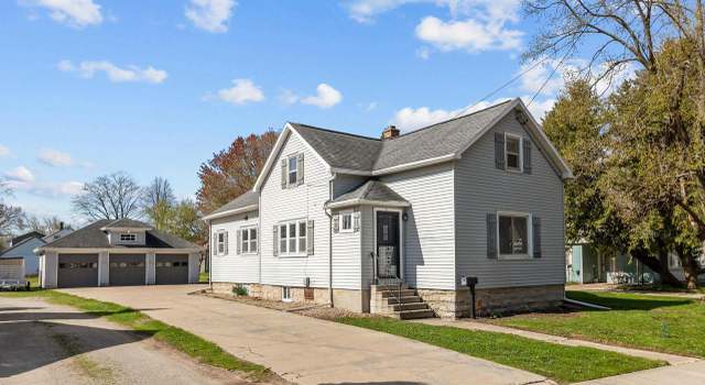 Photo of 913 W 4th Ave, Oshkosh, WI 54902