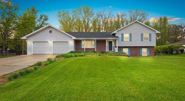 Photo of 1394 Wellington Dr, Suamico, WI 54173