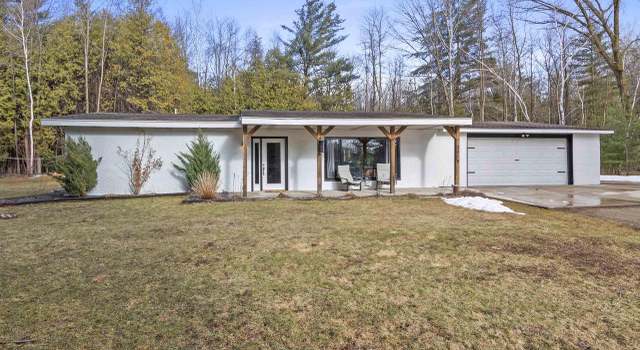 Photo of 3018 Cedar Ln, Abrams, WI 54101