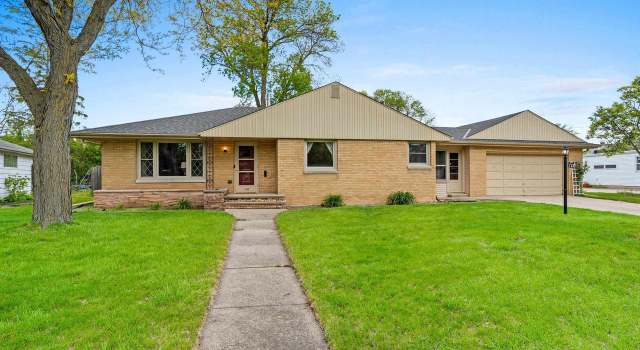 Photo of 718 Carver Ln, Menasha, WI 54952