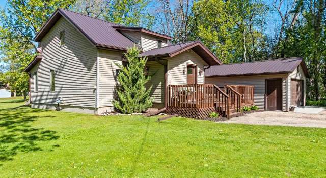 Photo of N5925 Crystal Dr, Cecil, WI 54111