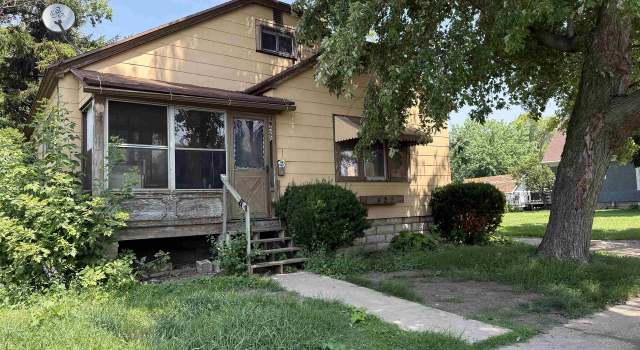 Photo of 425 Monroe St, Neenah, WI 54956