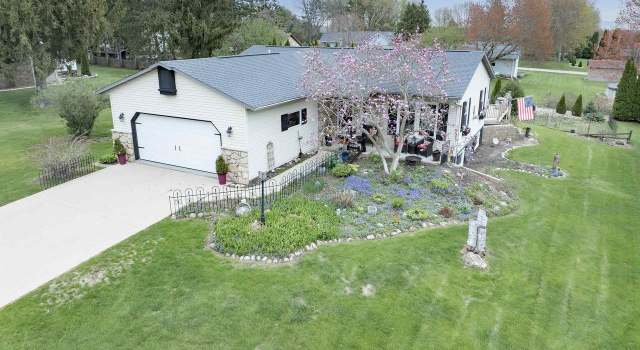 Photo of 8322 Pine Cone Cir, Larsen, WI 54947