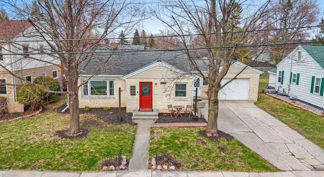 Photo of 1040 Holzer St, Green Bay, WI 54303