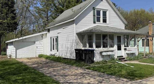 Photo of 711 E Fulton St, Waupaca, WI 54981