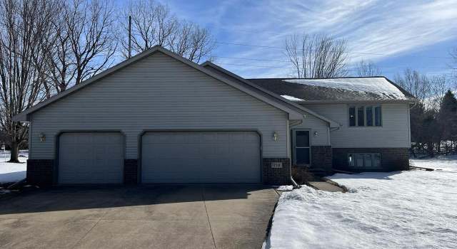 521 Hawthorne Dr, Omro, WI 54963