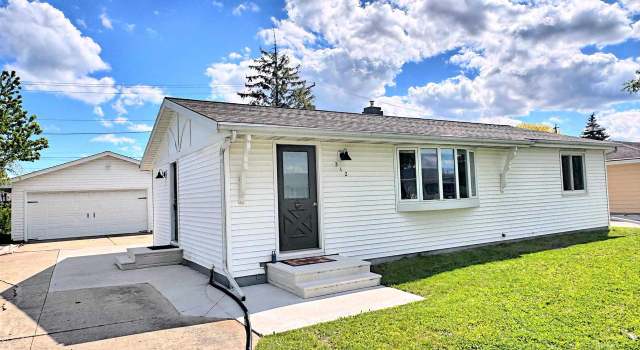 Photo of 312 Thomas Ct, Neenah, WI 54952