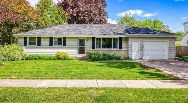 Photo of 208 Edgewood Dr, Neenah, WI 54956