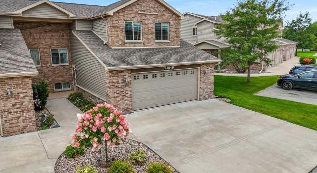 Photo of 2354 E Plank Cir Unit B, Appleton, WI 54915