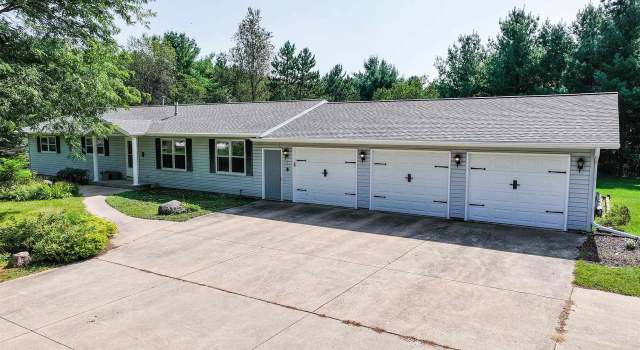 Photo of E687 Berkshire Ln, Waupaca, WI 54981