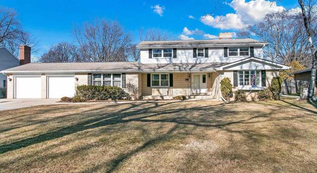 Photo of 300 Roselawn Blvd, Green Bay, WI 54301
