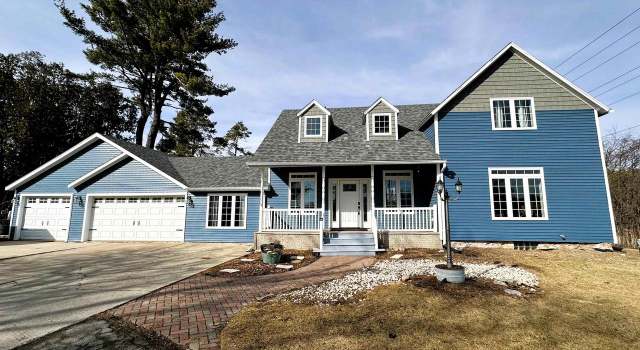 Photo of 121 N Douglas St, Hortonville, WI 54944