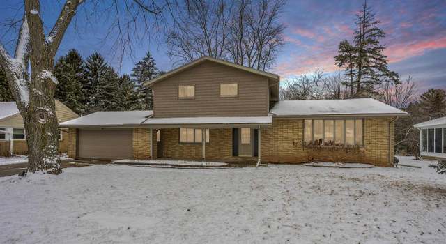 Photo of 1960 Palisades Dr, Appleton, WI 54915
