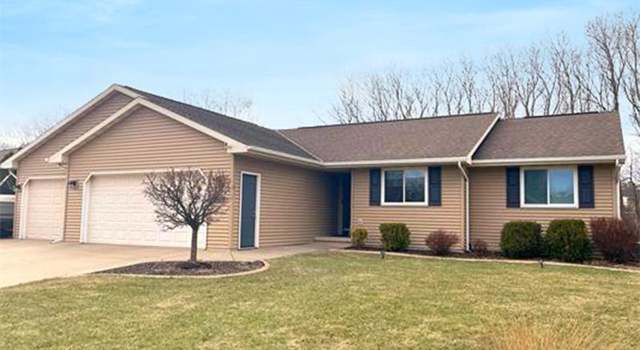 Photo of 1730 Elk Trail Dr, Neenah, WI 54956
