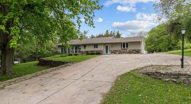 Photo of N2873 Hillcrest Dr, Hortonville, WI 54944