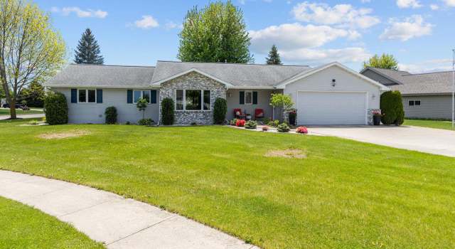 Photo of 107 Bentwood Dr, Brillion, WI 54110