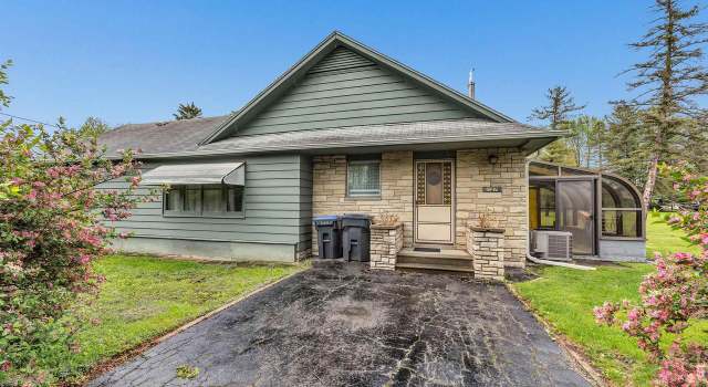 Photo of 127 N 7th St, Winneconne, WI 54986