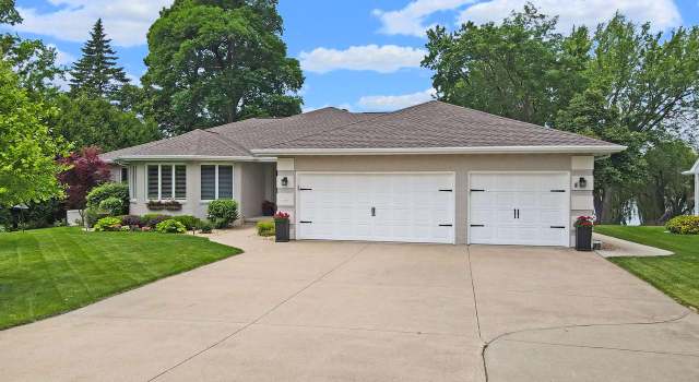 Photo of 1800 Lakeshore Dr, Menasha, WI 54952
