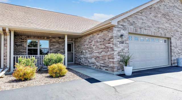 Photo of 1351 Pond View Cir, De Pere, WI 54115