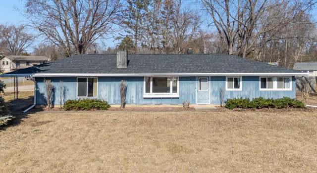 Photo of 1448 Deerwood Dr, Neenah, WI 54956