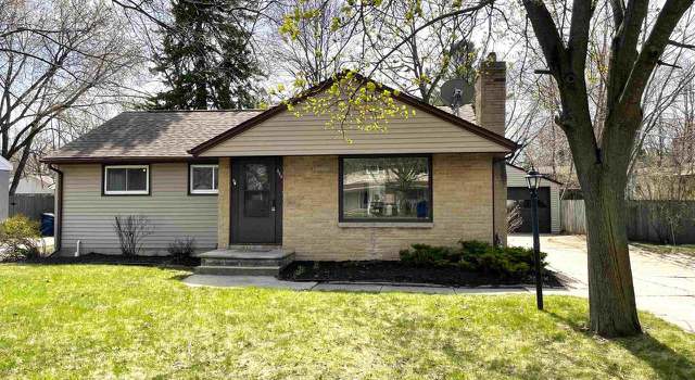 Photo of 424 E Allouez Ave, Green Bay, WI 54301