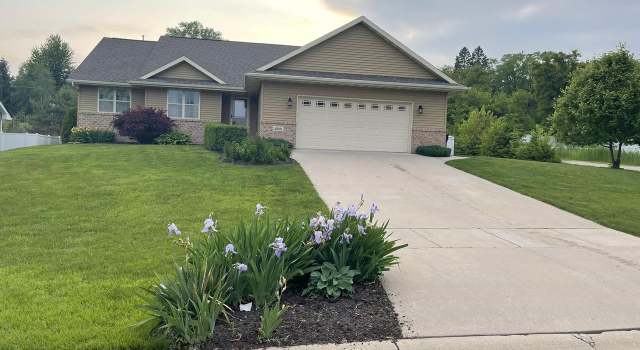 Photo of 2091 Luxury Dr, Green Bay, WI 54313