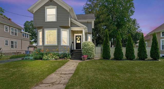 Photo of 917 E Irving Ave, Oshkosh, WI 54901