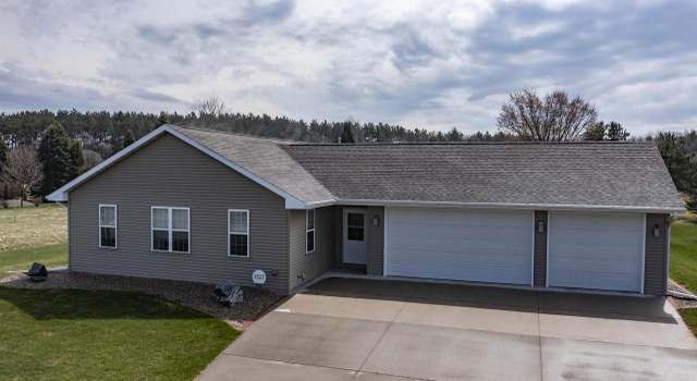 Photo of 1527 Foxfire Ct, Waupaca, WI 54981