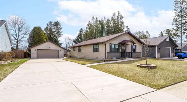 Photo of 1831 E Spruce Dr, Manitowoc, WI 54220