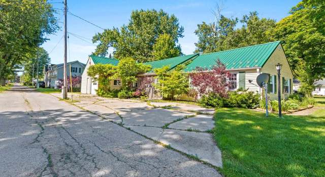 Photo of 1320 State St, Algoma, WI 54201