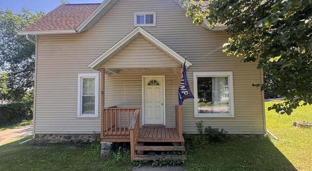 Photo of 404 S Pine St, Weyauwega, WI 54983