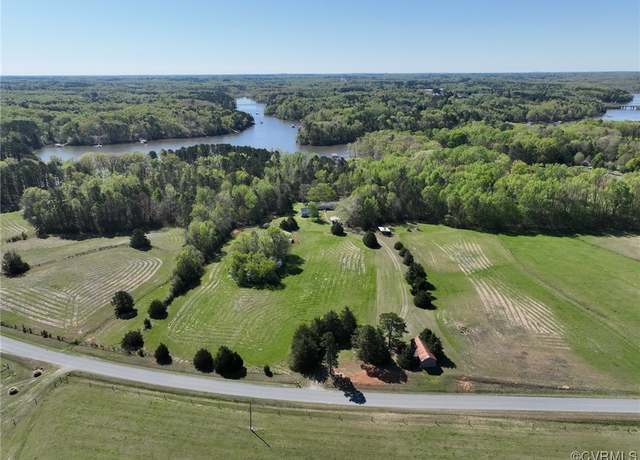 Property at 900 Buffalo Creek Rd, Buffalo Junction, VA 24529, 3 beds, 2 baths