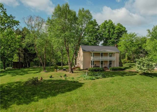 Property at 5722 James River/oakville Rd, Gladstone, VA 24553, 2 beds, 2.5 baths