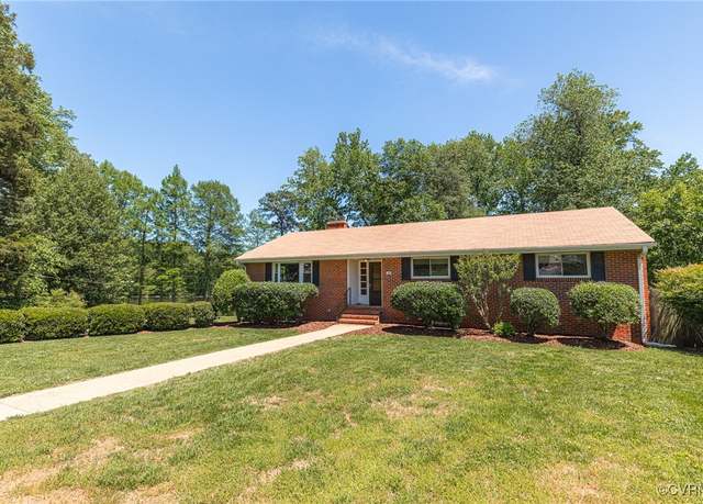 Property at 110 Lakeside Dr, Colonial Heights, VA 23834, 3 beds, 2.5 baths