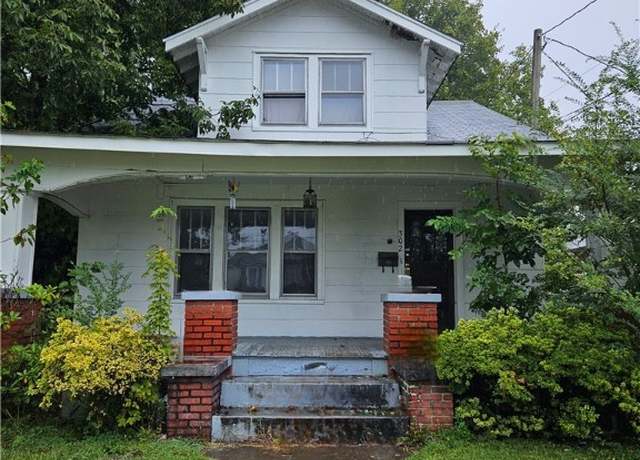 Property at 302 N High St, Blackstone, VA 23824, 3 beds, 1 bath
