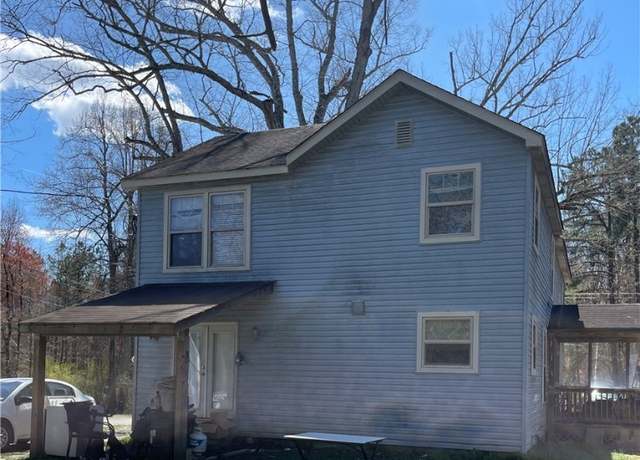 Property at 519 E Irvin St, Blackstone, VA 23824, 5 beds, 2.5 baths