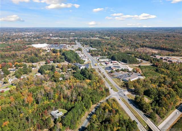 Property at 2101 Peery Dr, Farmville, VA 23901, 3 beds, 2.5 baths