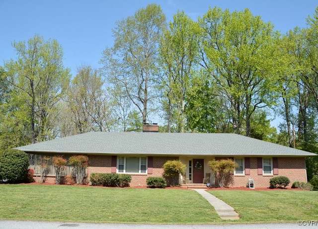 Property at 1202 Lee Dr, Farmville, VA 23901, 4 beds, 3 baths
