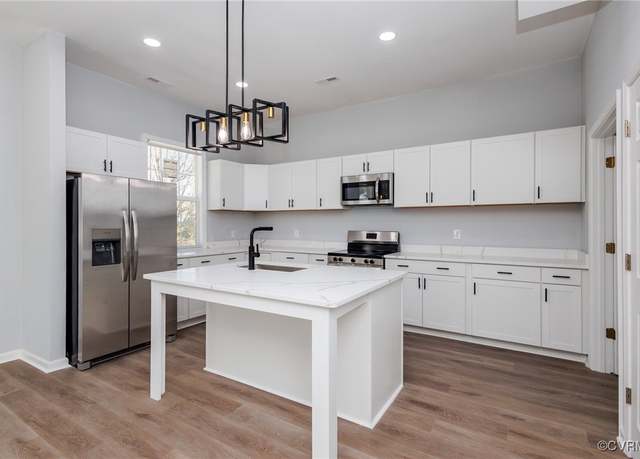Property at 156 W Westover Ave, Colonial Heights, VA 23834, 3 beds, 3.5 baths