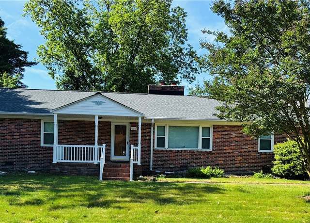 Property at 724 Milton Dr, Hampton, VA 23666, 3 beds, 2 baths
