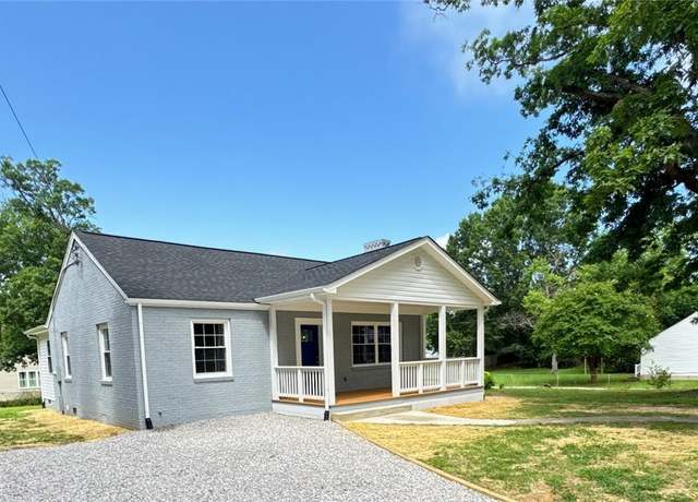 Property at 422 S 19th Ave, Hopewell, VA 23860, 3 beds, 2 baths