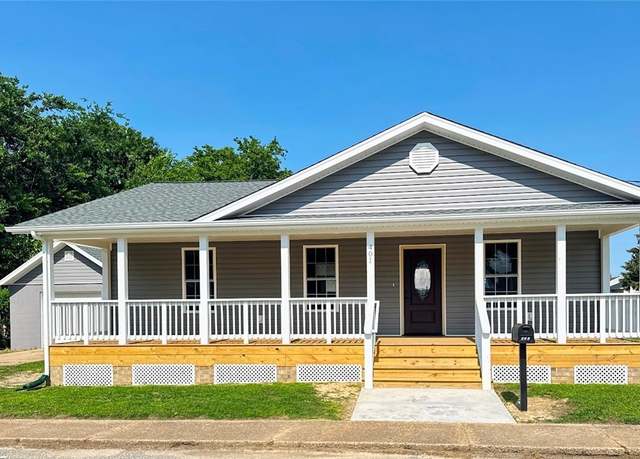 Property at 401 N 3 1/2 Ave, Hopewell, VA 23860, 3 beds, 2 baths