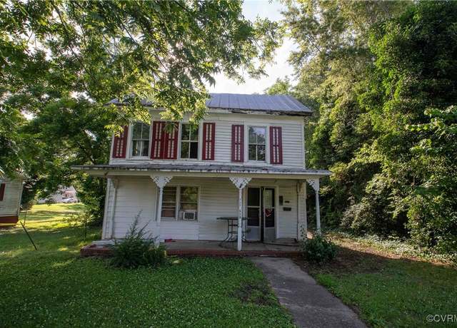 Property at 513 N Mecklenburg Ave, South Hill, VA 23970, 4 beds, 2 baths