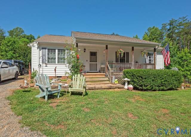 Property at 1799 W Chapel Dr, Louisa, VA 23024, 3 beds, 2 baths