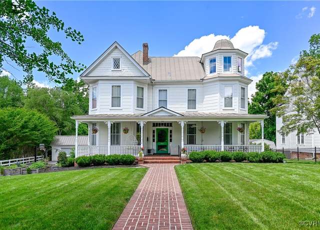 Property at 908 High St, Farmville, VA 23901, 5 beds, 4.5 baths