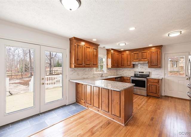 Property at 6924 Longview Dr, New Kent, VA 23141, 3 beds, 2.5 baths